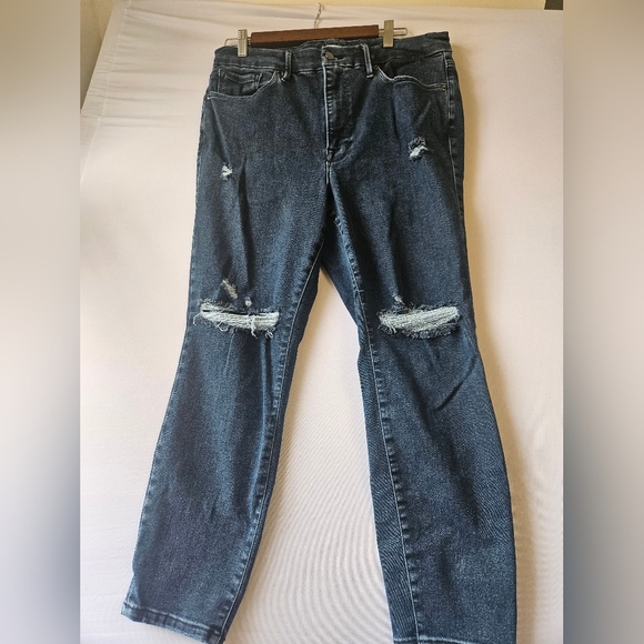 Good American Size 16 Blue Relaxed Jeans with Distressed Knees - Picture 1 of 8